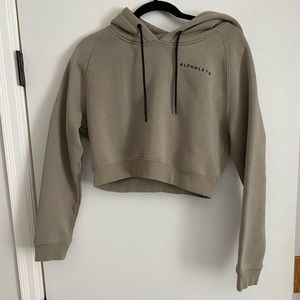 Alphalete Womens cropped sweatshirt